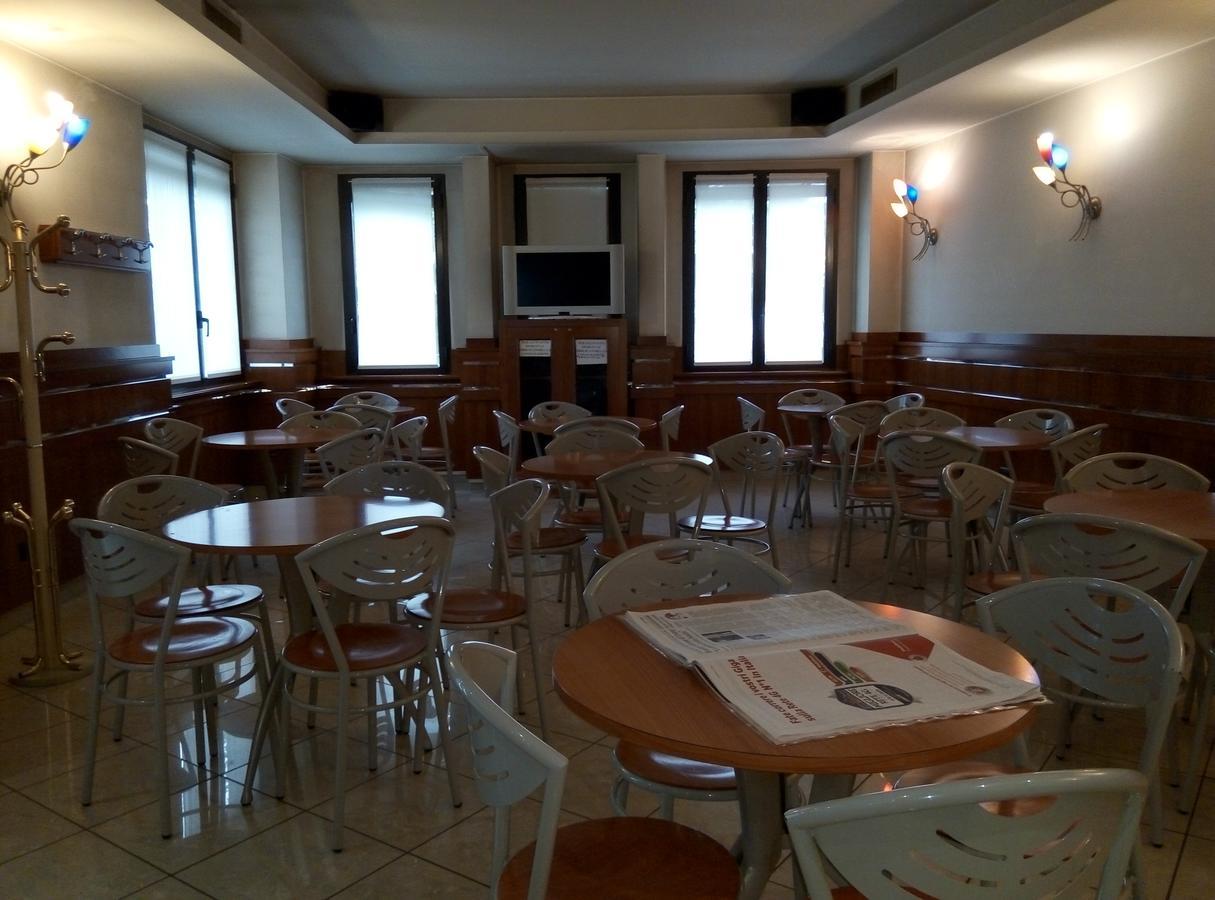 Hotel Cristallo Новара Екстер'єр фото