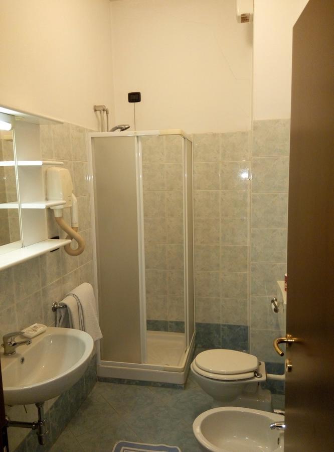 Hotel Cristallo Новара Екстер'єр фото