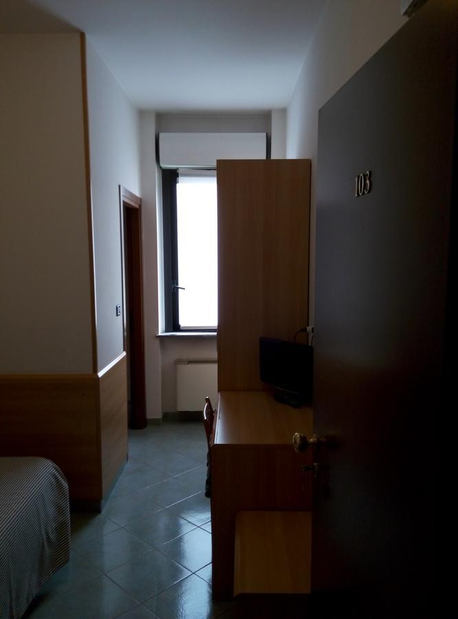 Hotel Cristallo Новара Екстер'єр фото