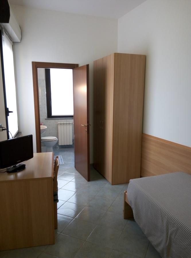 Hotel Cristallo Новара Екстер'єр фото