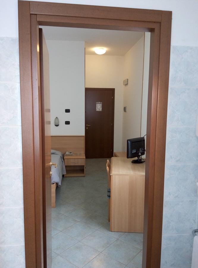 Hotel Cristallo Новара Екстер'єр фото