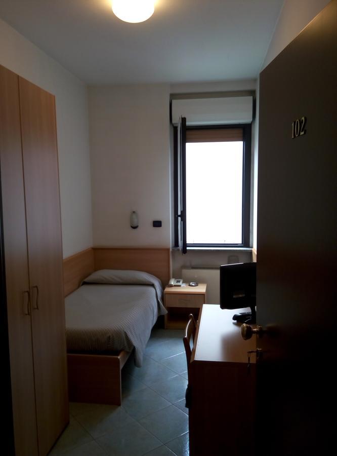 Hotel Cristallo Новара Екстер'єр фото