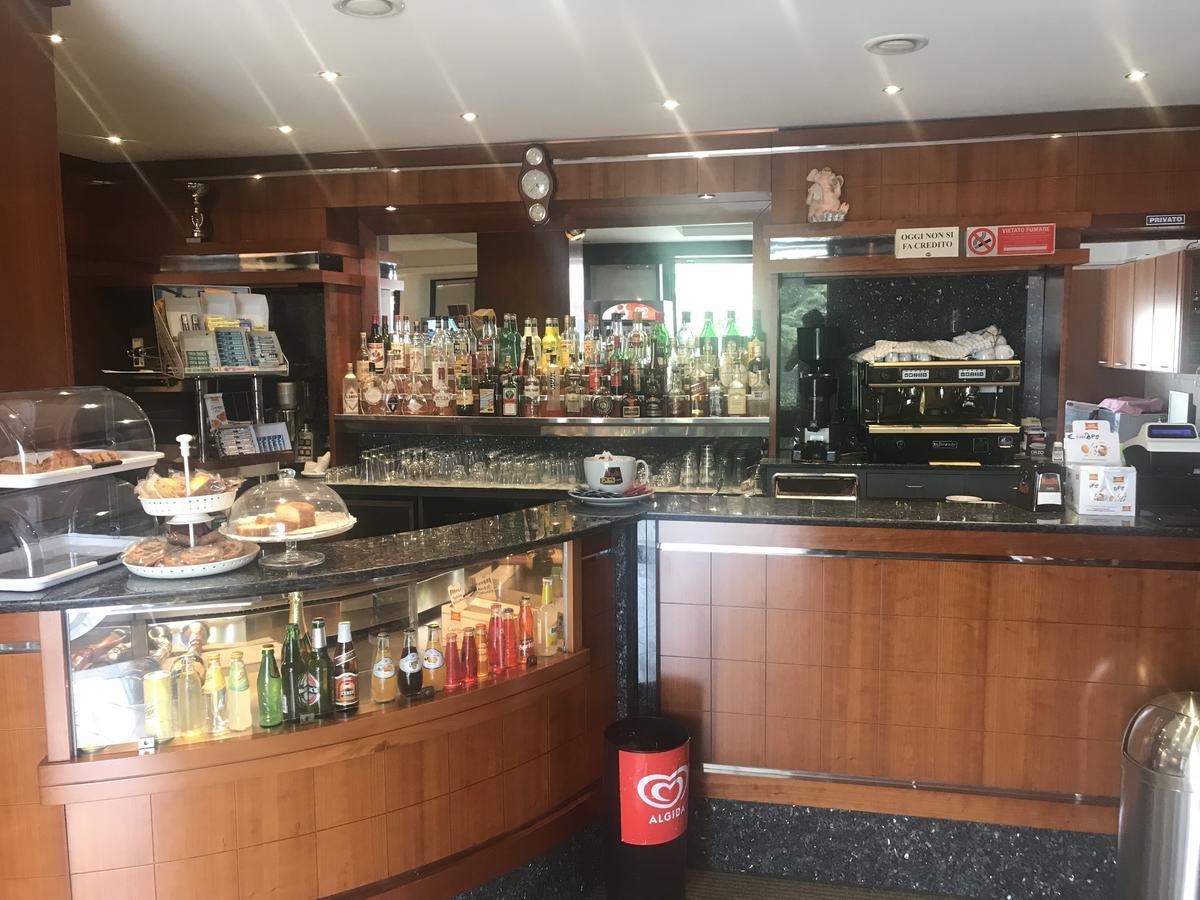 Hotel Cristallo Новара Екстер'єр фото