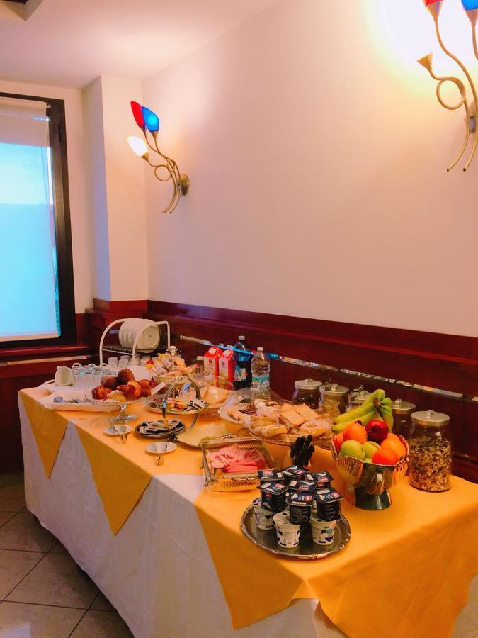 Hotel Cristallo Новара Екстер'єр фото