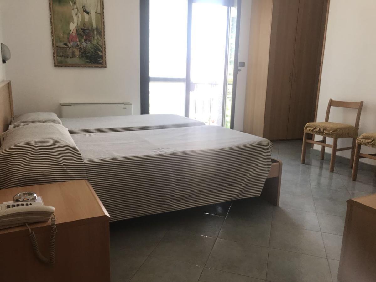Hotel Cristallo Новара Екстер'єр фото